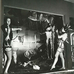 写真：エリック・シャール《パビリオン｢ヴィーナスの夢｣内部 と二人のマーメイド》1939年